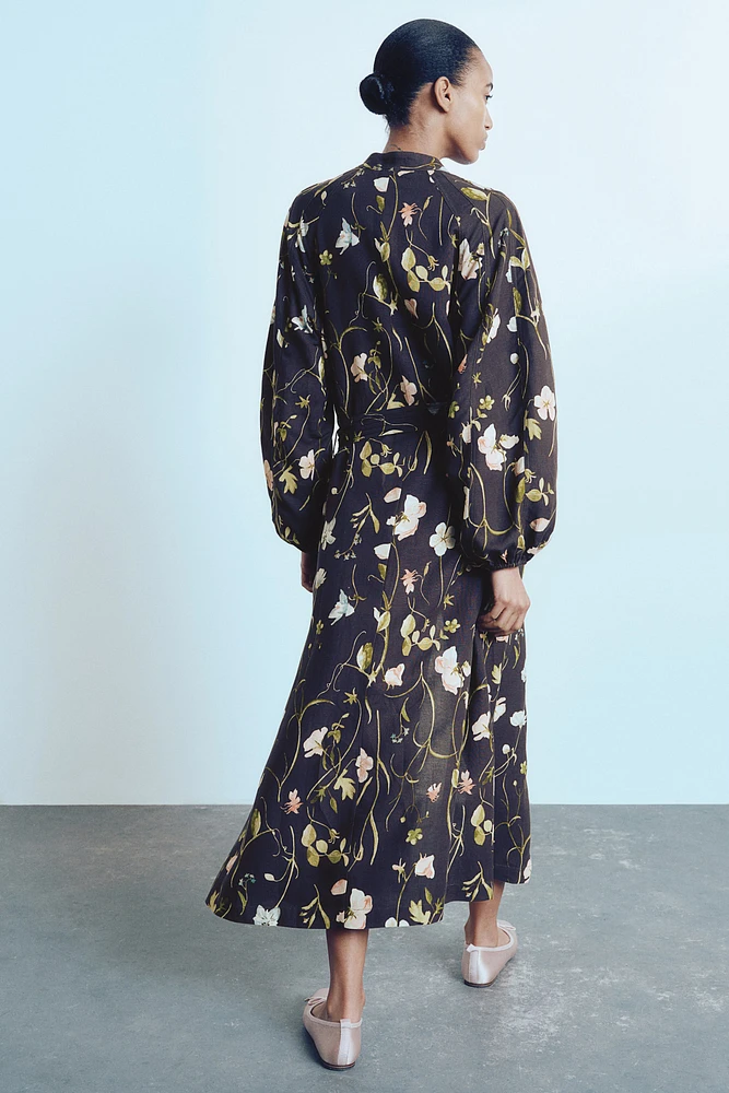 Robe en lin mélangé avec ceinture à nouer