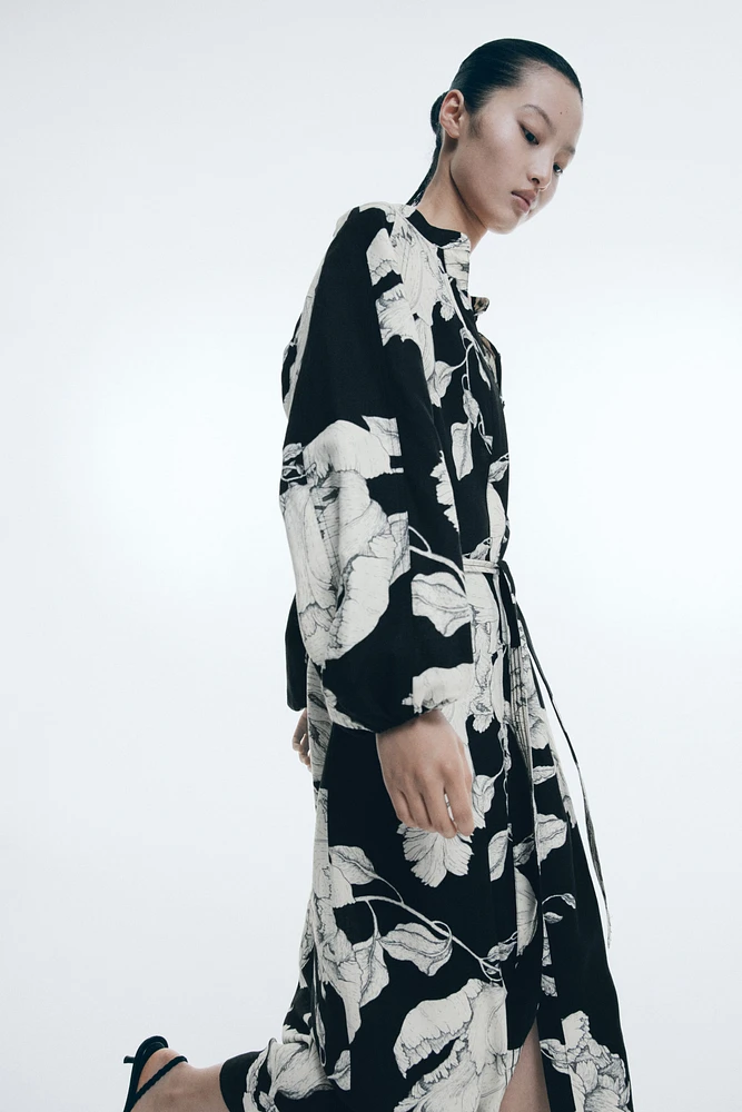 Robe en lin mélangé avec ceinture à nouer