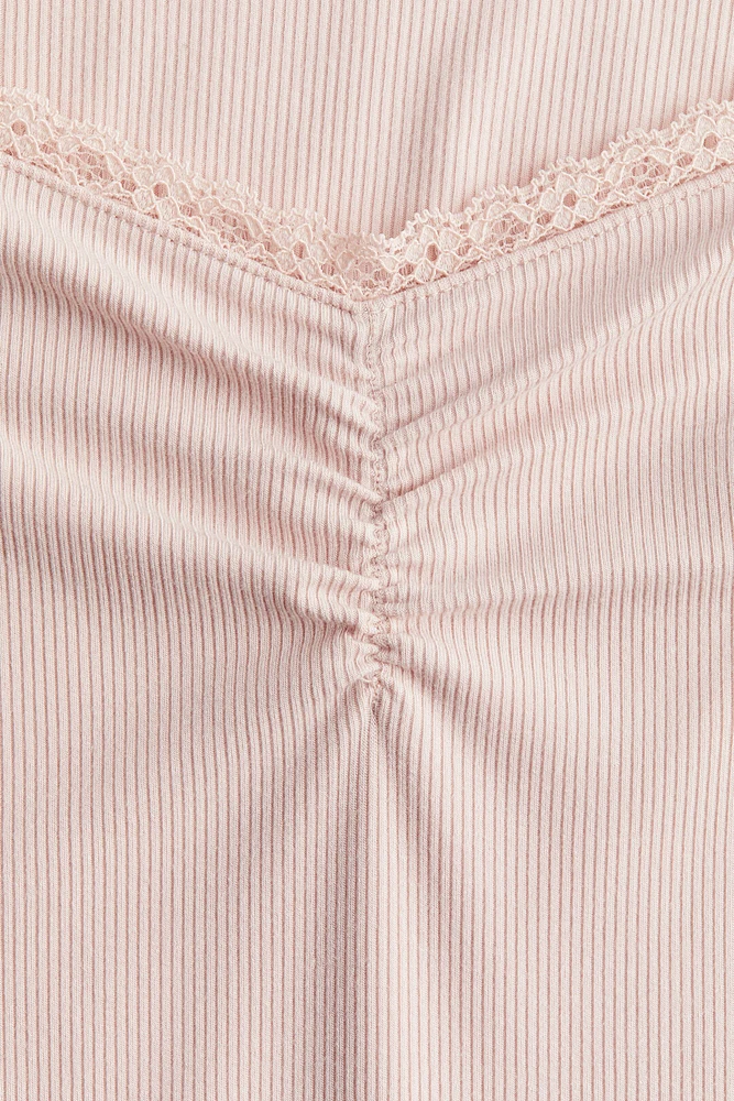 Haut côtelé avec dentelle