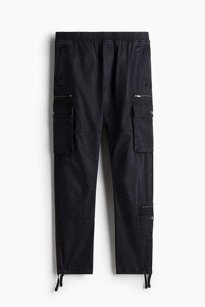 Pantalon cargo classique en sergé