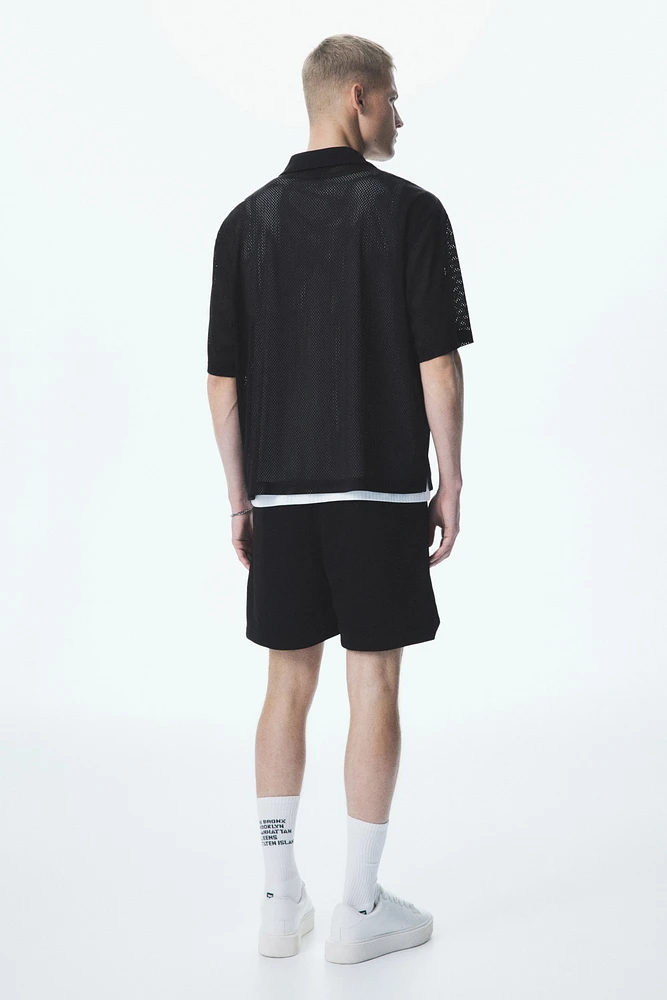 Short classique en filet