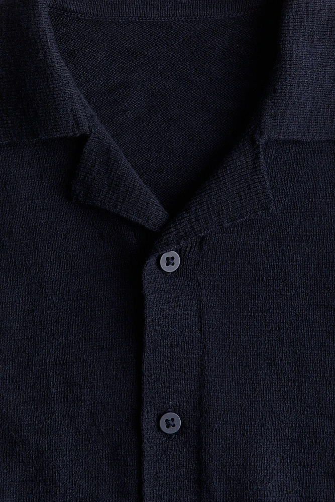 Chemise en fin tricot avec col cubain