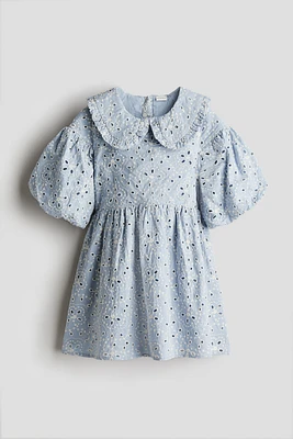 Robe en coton avec broderie anglaise