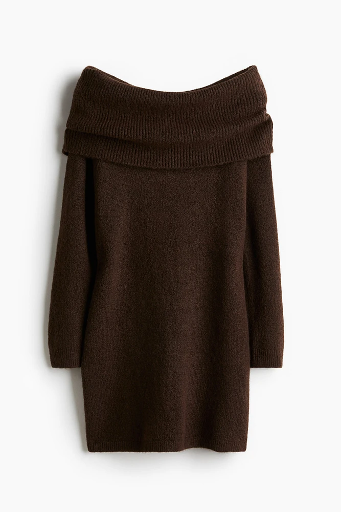 Robe en tricot à épaules dénudées