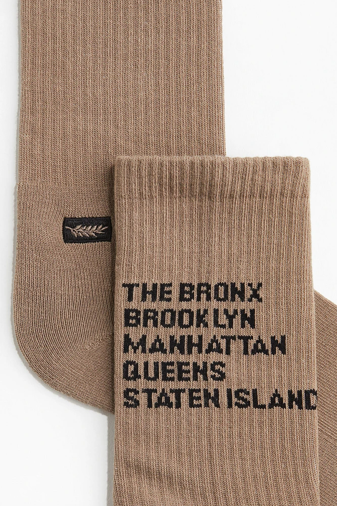 Motif-Detail Socks