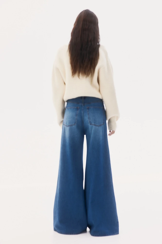 Wide-Leg Jeans