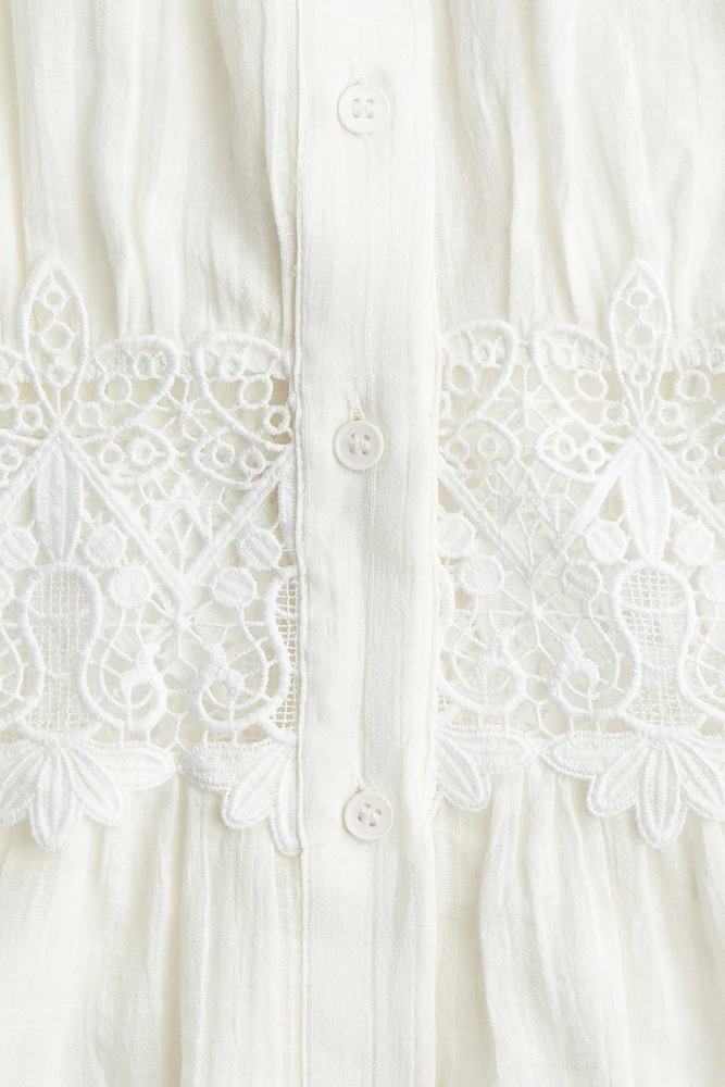 Robe en coton avec incrustations de dentelle