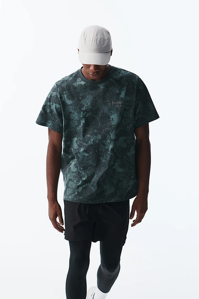 T-shirt de sport coupe classique avec DryMove™