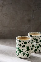 Tasse en grès cérame à la glaçure mouchetée