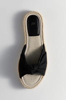 Sandales façon espadrilles avec détail noué