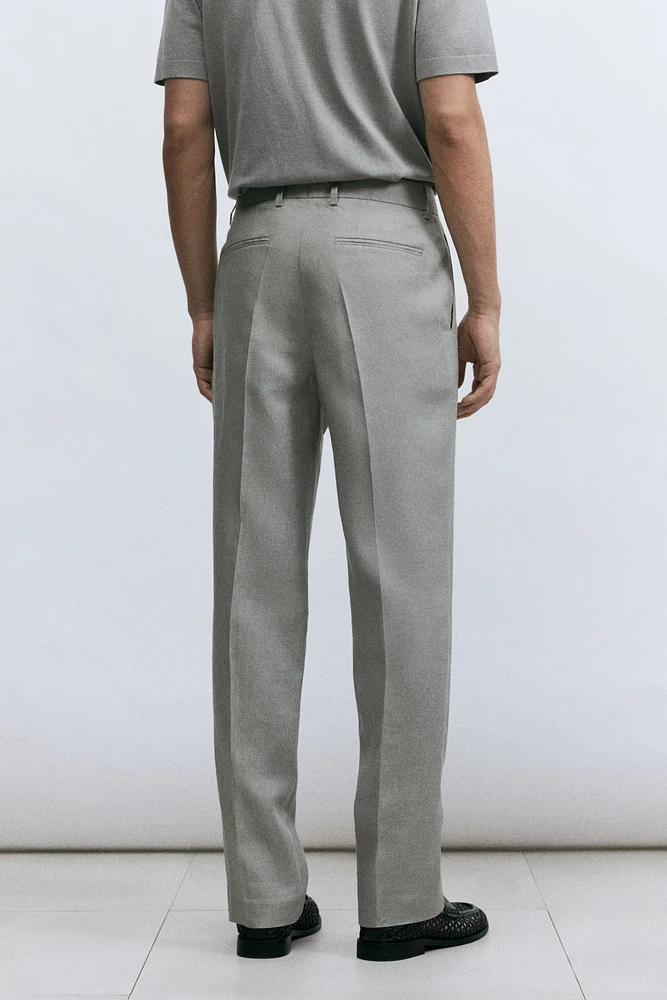 Pantalon de costume près du corps en lin