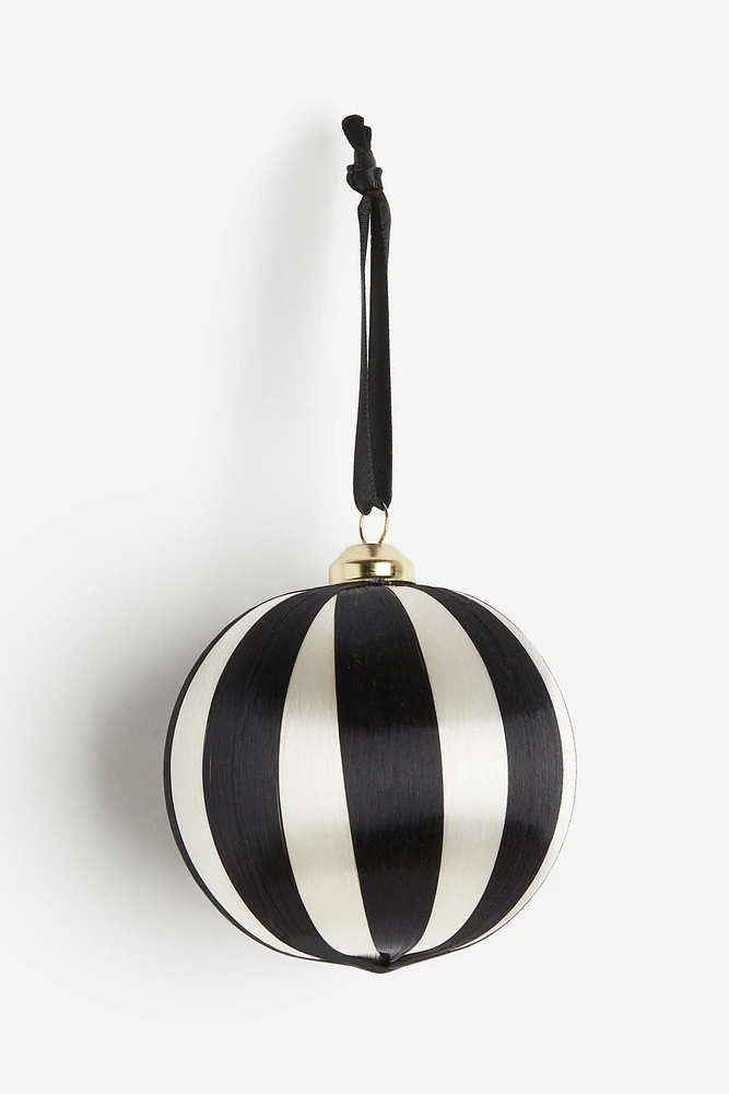 Boule en fils de satin