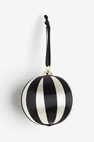 Boule en fils de satin