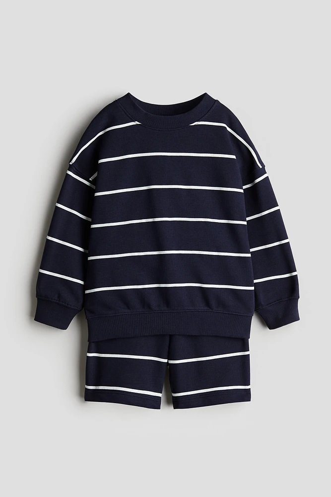 Ensemble 2 pièces avec chandail et short