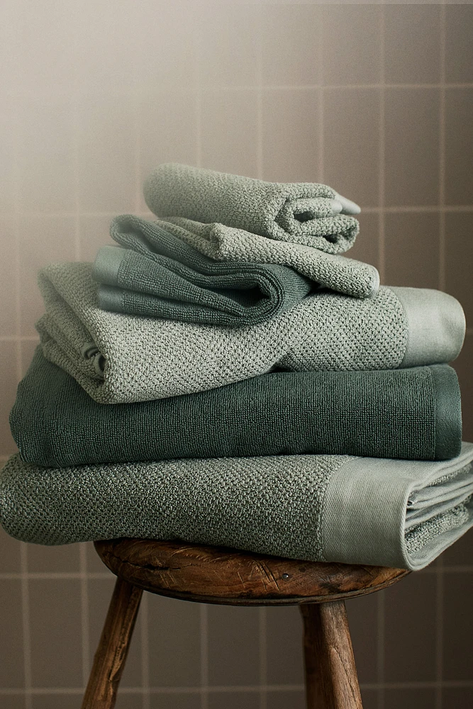 Serviette de bain en coton éponge