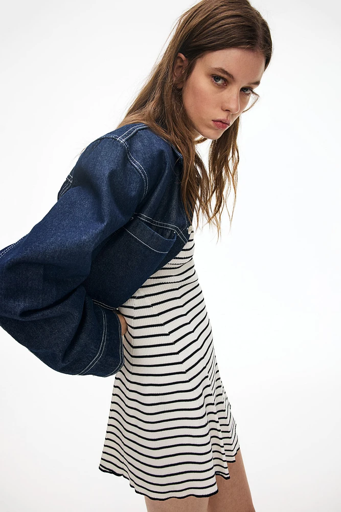 Robe en tricot côtelé avec jupe évasée