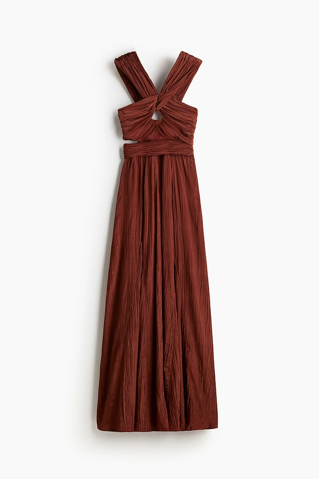 h and m pleated maxi dress Serving expensive summer energy without even trying This H&M co-ord is the definition of effortless elegance the rich burgundy shade, soft pleated detail and feminine silhouette make it look far