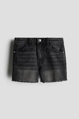 Short en denim à bords frangés