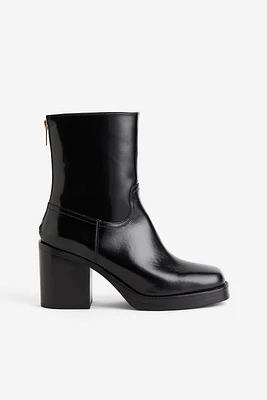 Bottines en cuir avec talon moulé