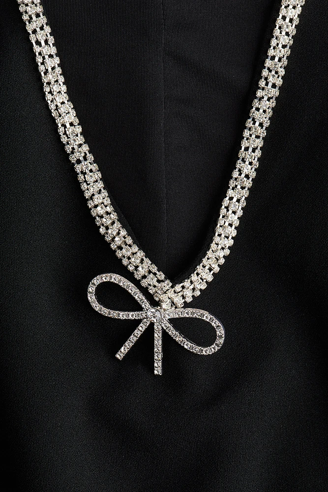 Robe ornée de strass