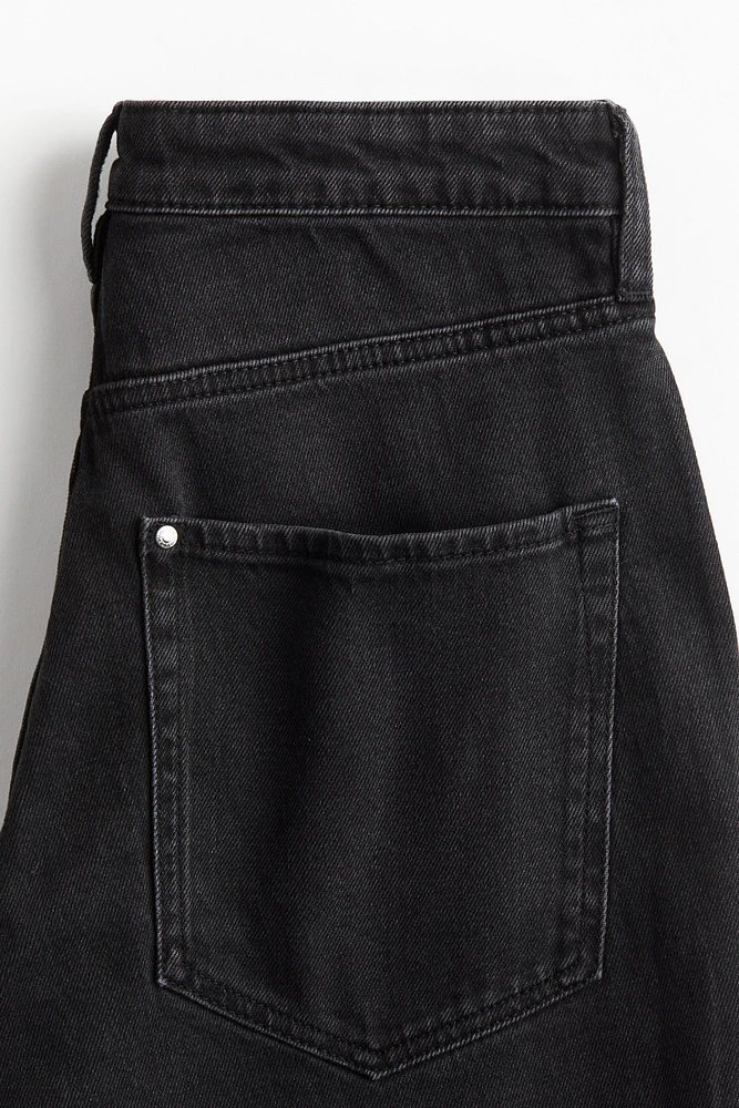 Jean taille haute à la cheville et près du corps