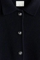 Gilet en tricot de laine côtelée