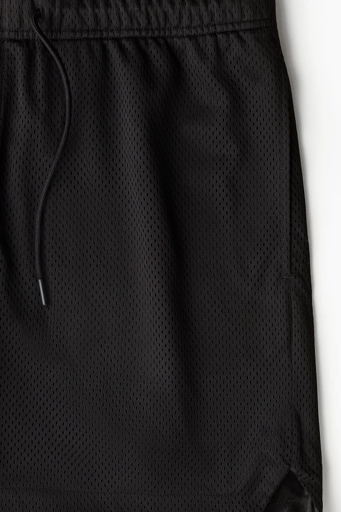 Short classique en filet