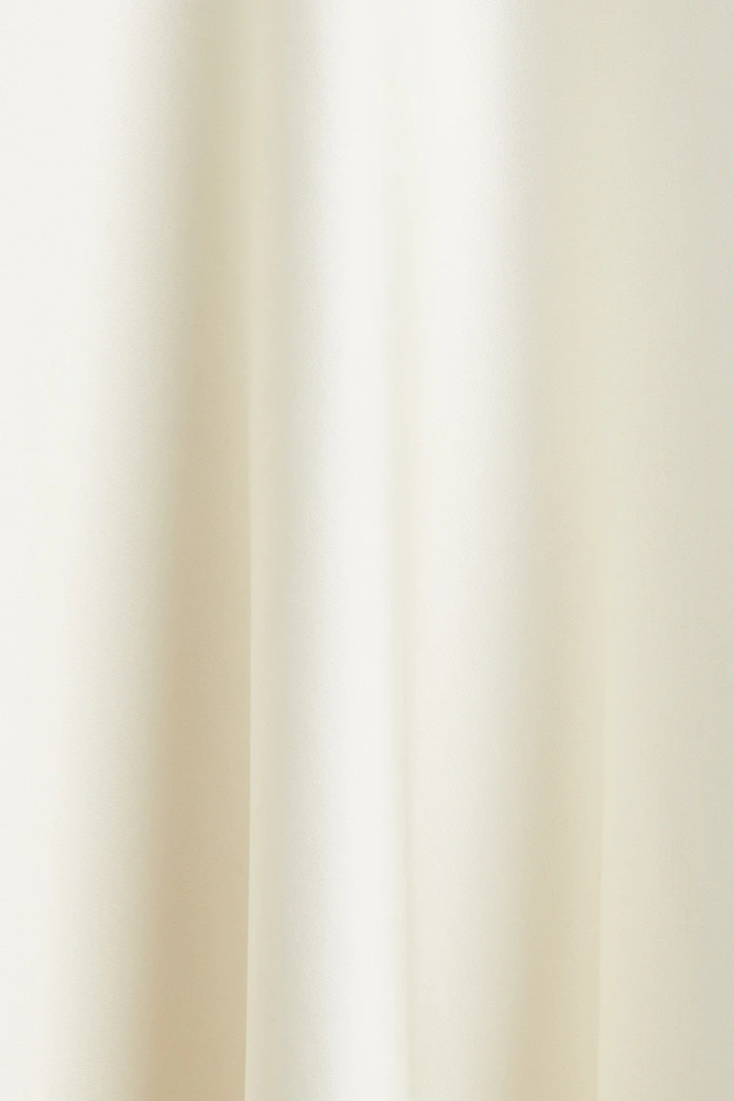 Robe à encolure en V satin