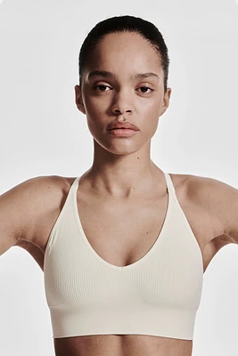 Seamless Medium-Support Sports Bra with DryMove™