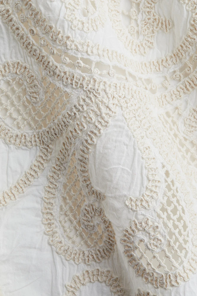 Robe droite avec broderie anglaise