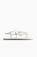 Sandales à brides fines avec appliqués