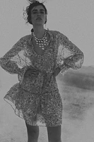 Robe à volant avec ceinture nouer