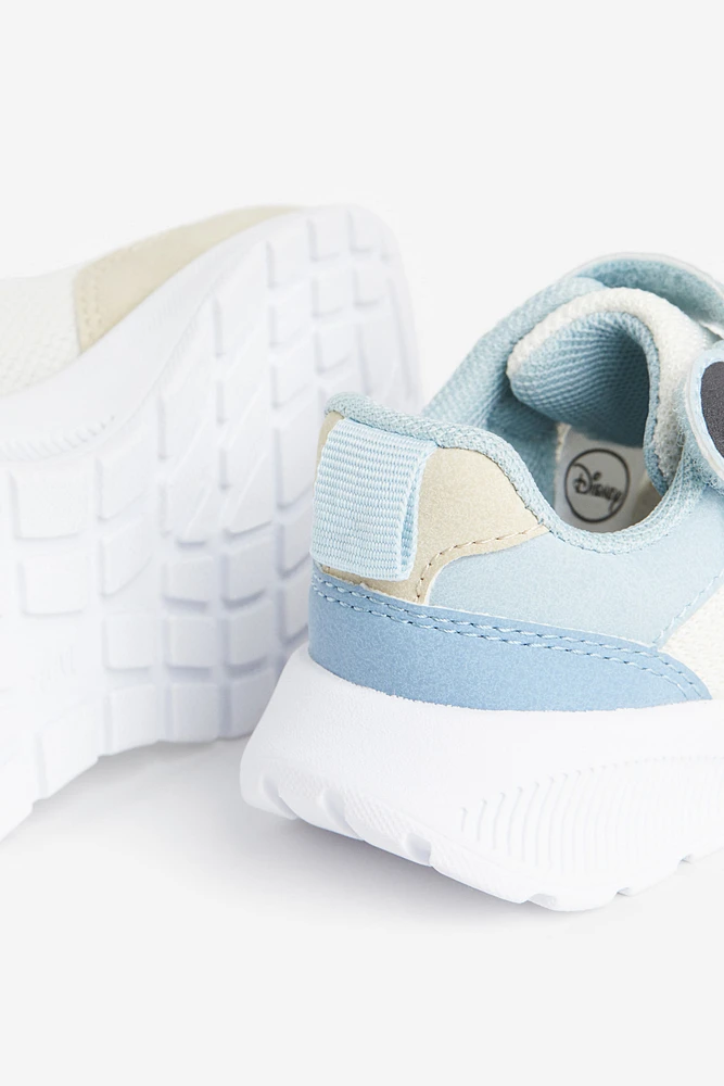 Lightweight-sole Sneakers