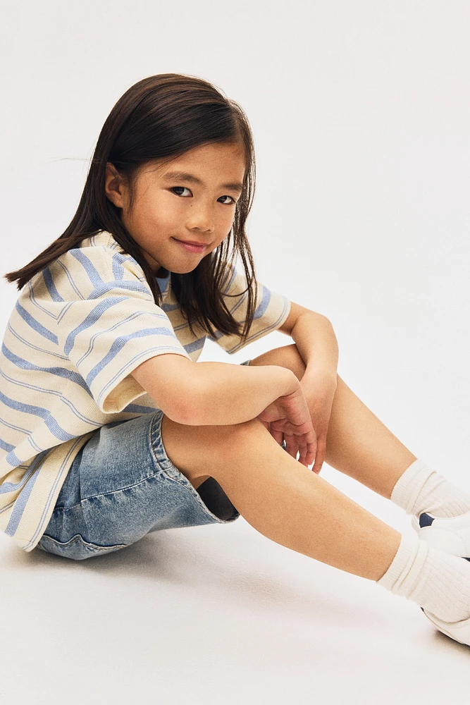Short coupe ample en denim