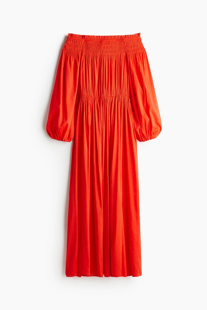 Robe épaules nues à encolure avec smocks