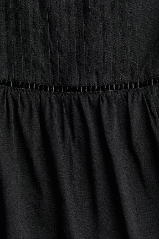 Flutter-Sleeved Blouse