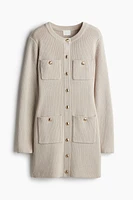 Robe en tricot avec poches devant
