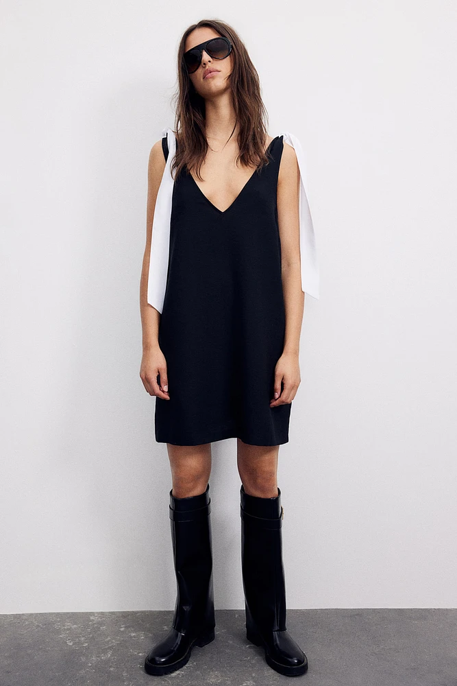 Robe trapèze avec bretelles à nouer