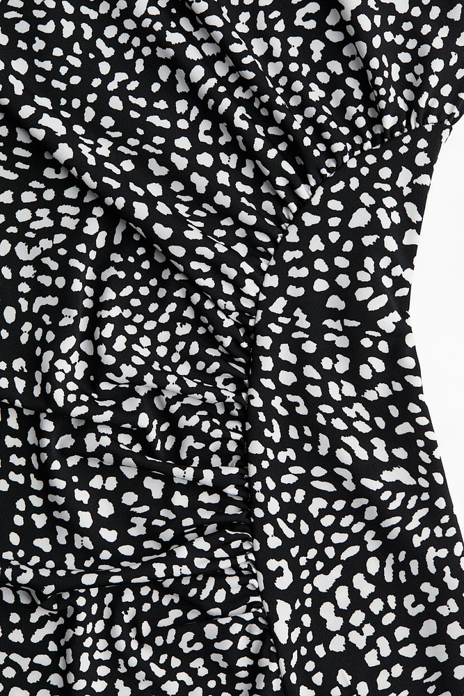 Robe à effet drapé avec col cheminée