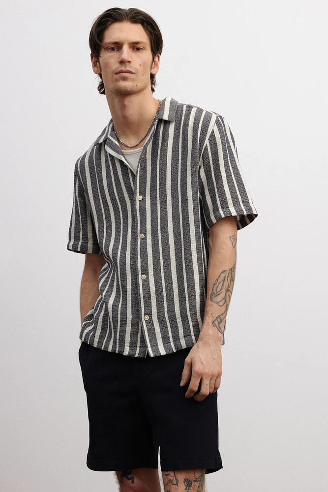 Chemise texturée coupe classique à col cubain