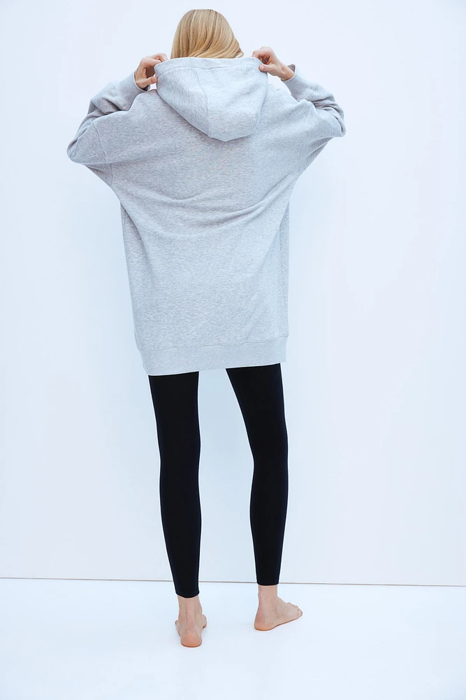 Robe ample à capuche