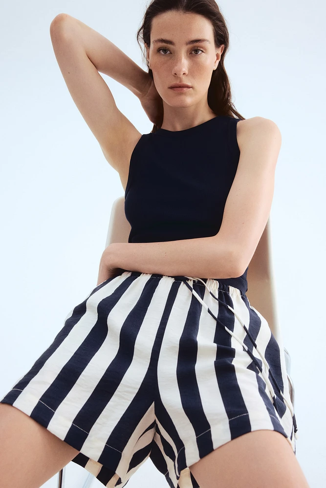 Short avec cordon de serrage