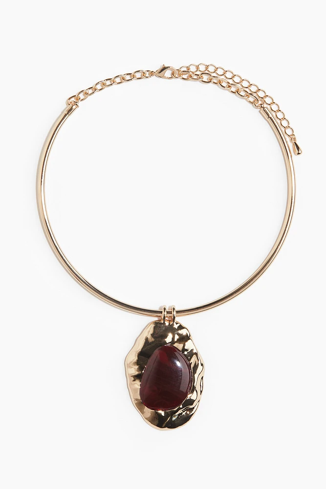 Collier rigide avec pendentif