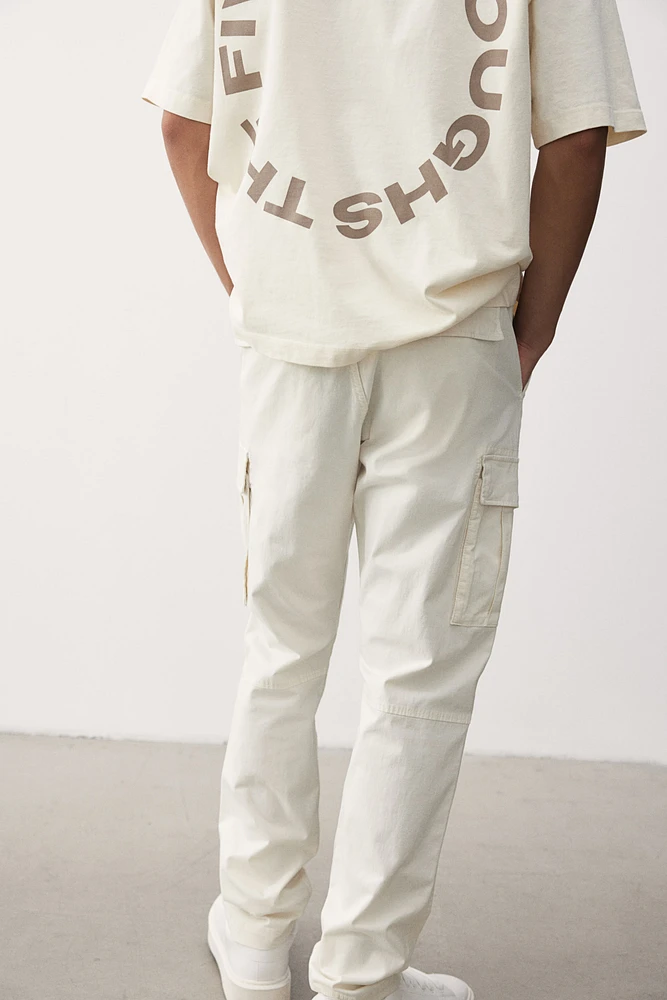 Pantalon cargo près du corps