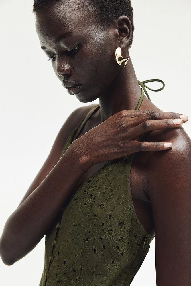 Robe à boutons avec broderie anglaise