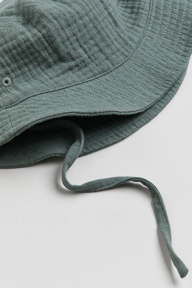 Chapeau en mousseline de coton