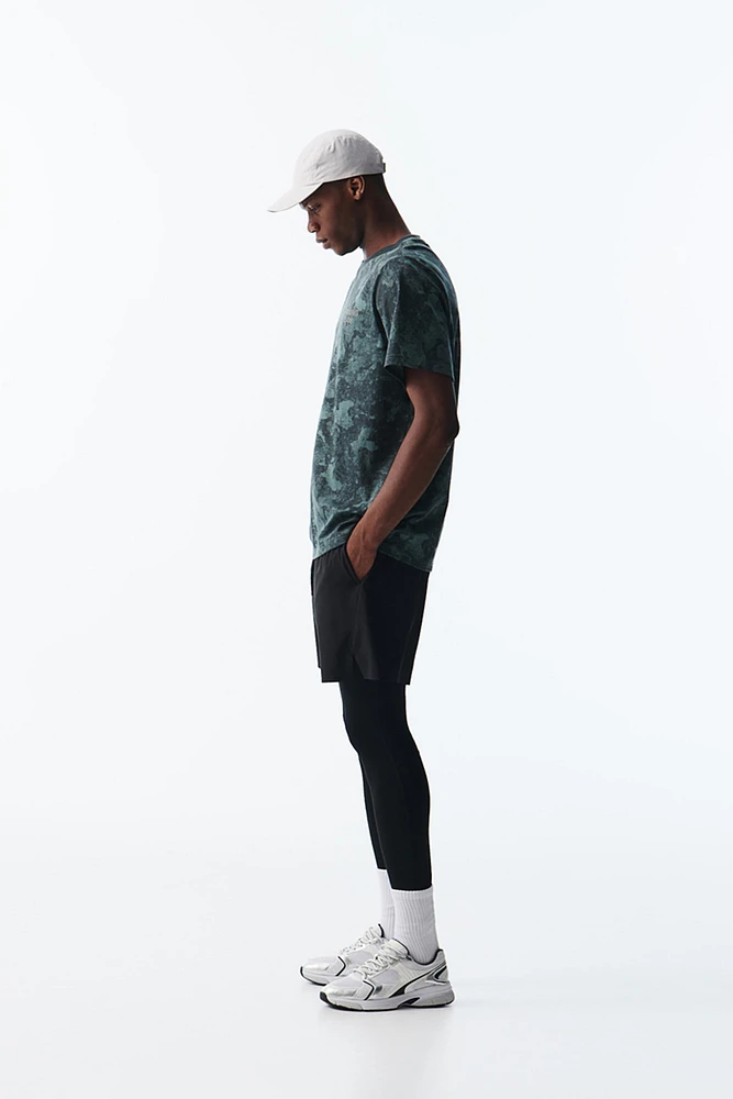 T-shirt de sport coupe classique avec DryMove™