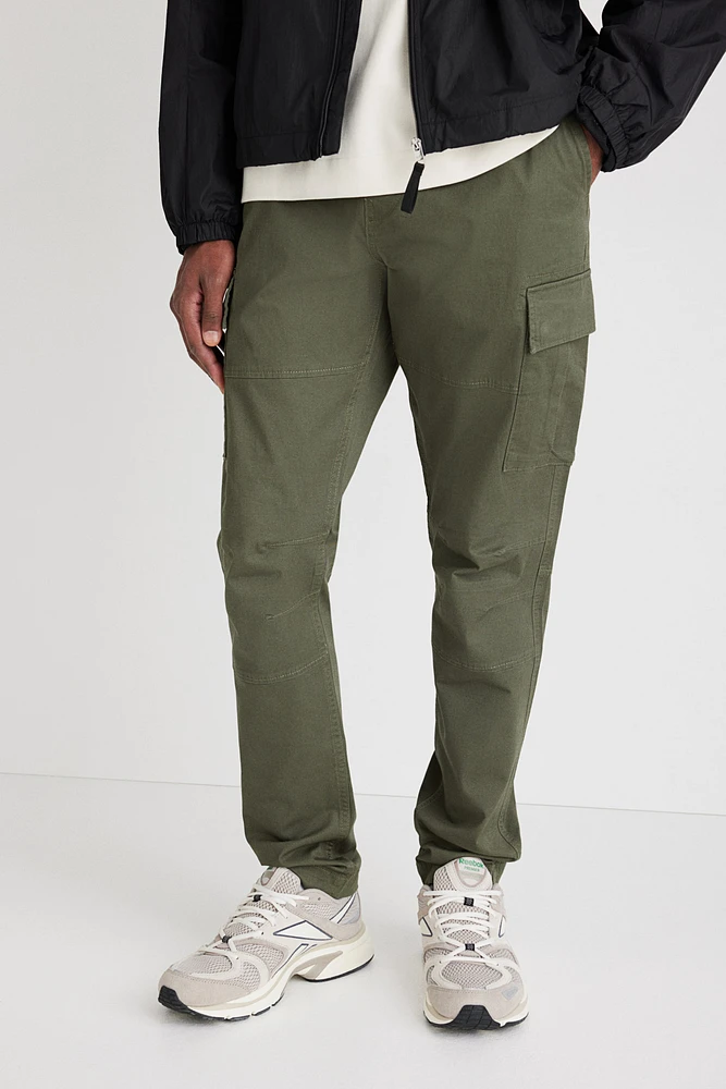 Pantalon cargo près du corps