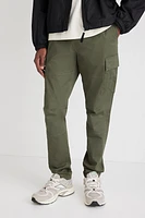 Pantalon cargo près du corps