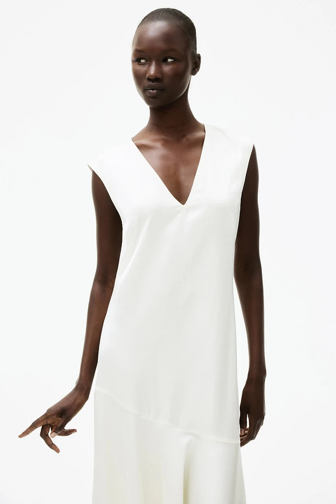 Robe à encolure en V satin